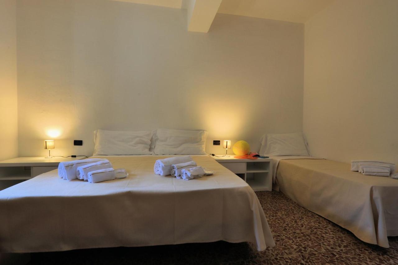 Bed & Parking Cecina Rooms Marina di Cecina Kültér fotó